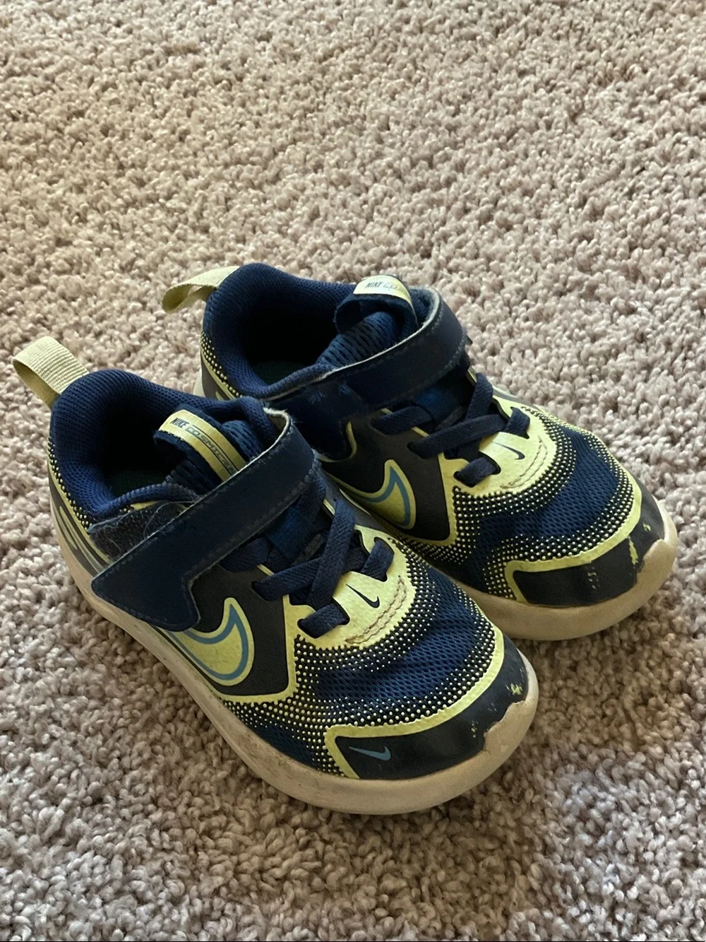 NIKE Kids Navy/Yellow Velcro Athletic Sneakers size 8